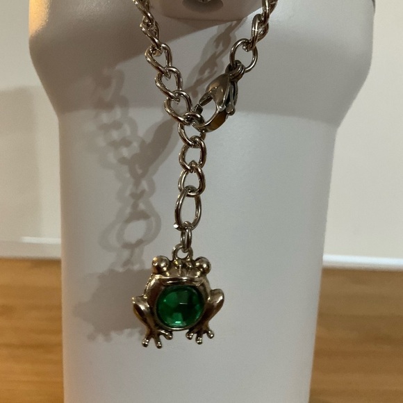Hand Crafted Stanley Cup Charm Frog with Emerald Stone Cup Handle Green Silver - Picture 2 of 8